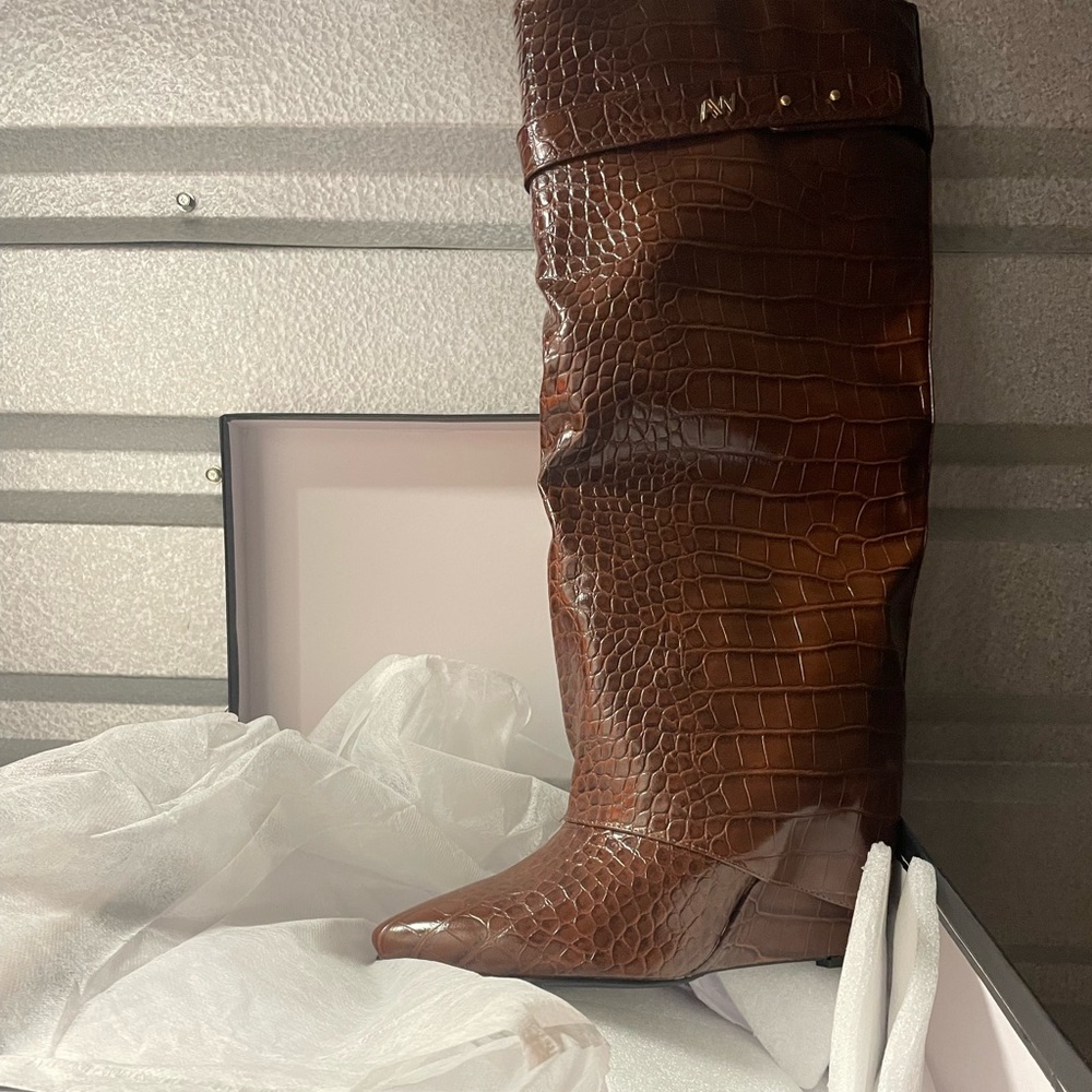 Ordered shoes from Akira half size too big!